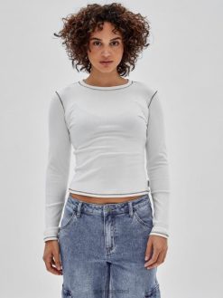 GUESS לִשְׁנֵי הַמִינִים טי עם שרוולים ארוכים המקוריים F8RV1375 לבוש לבן טהור