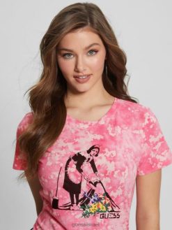 GUESS נשים חולצה גרפית של ילדת פרחים F8RV1171 לבוש בוקר ורוד מולטי