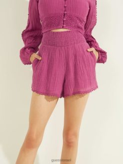 GUESS נשים מכנסי גזה קצרים של אביגיל F8RV2374 לבוש רב דרקון סגול